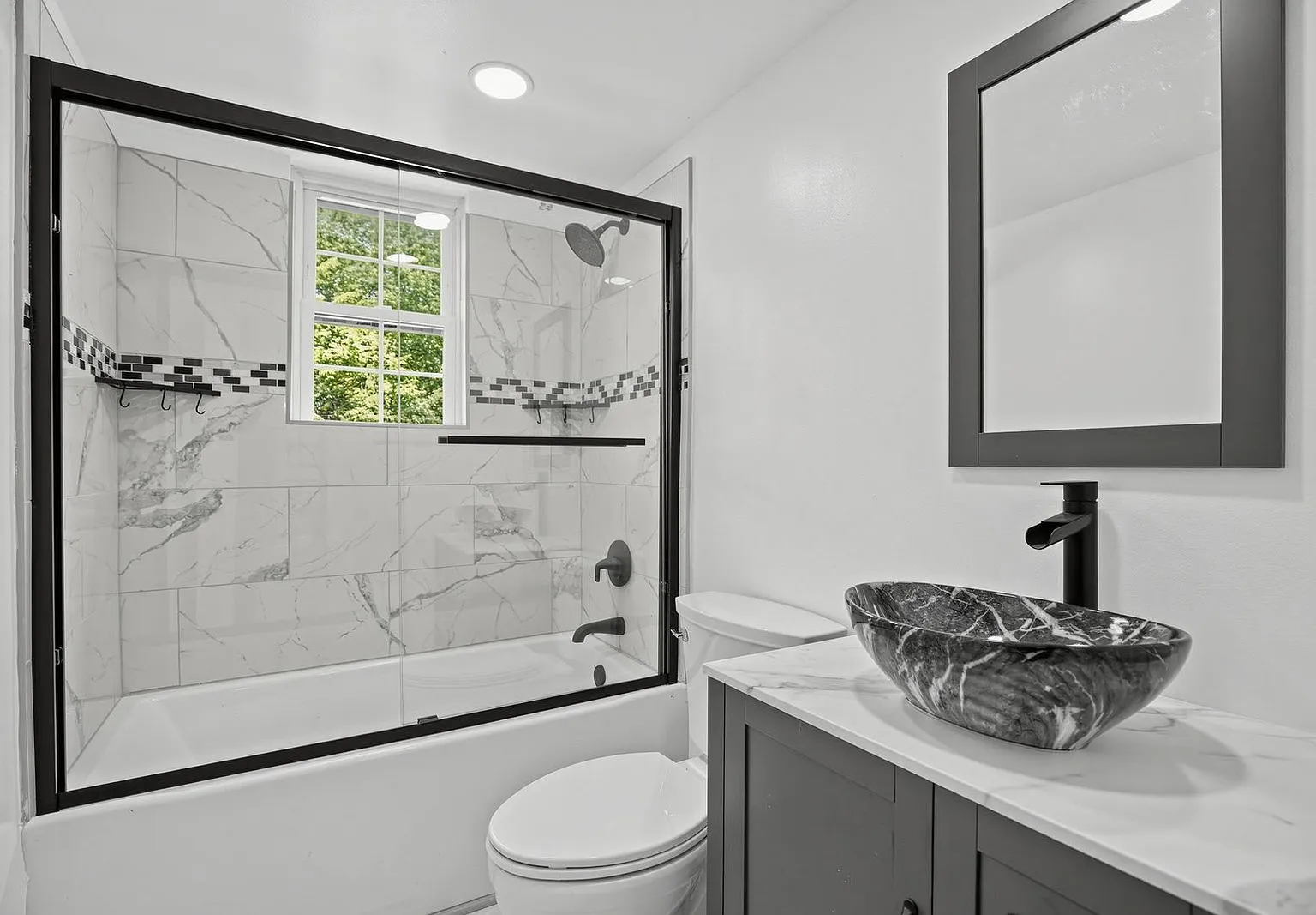 3 bed, 2.0 bath, 2254 sqft, $3,000 — Photo 4