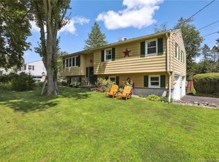 20 Deerfield Dr, Seymour, CT 06483