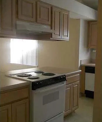 624 Eastwood Cir — Photo 17
