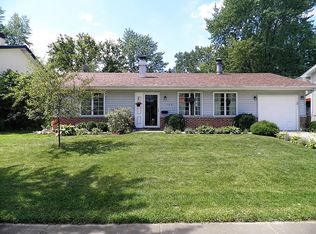 1390 N Oakmont Rd, Hoffman Estates, IL 60169