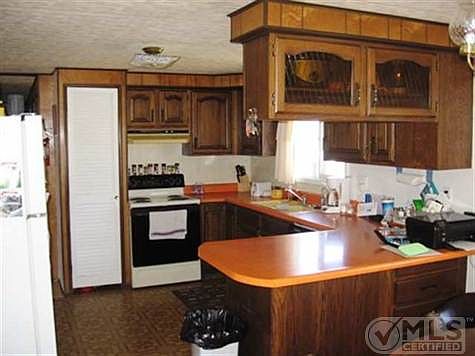 2nd image of 832 Withworth Ave