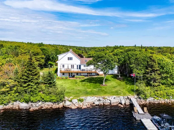 63 Viewpoint Ln, Halifax, NS B3V 1E7