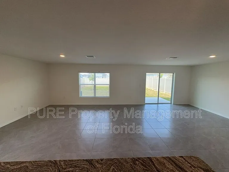 8702 SW 46th Ave — Photo 3