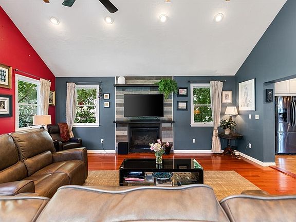 3rd image of 28 Gordon Rd