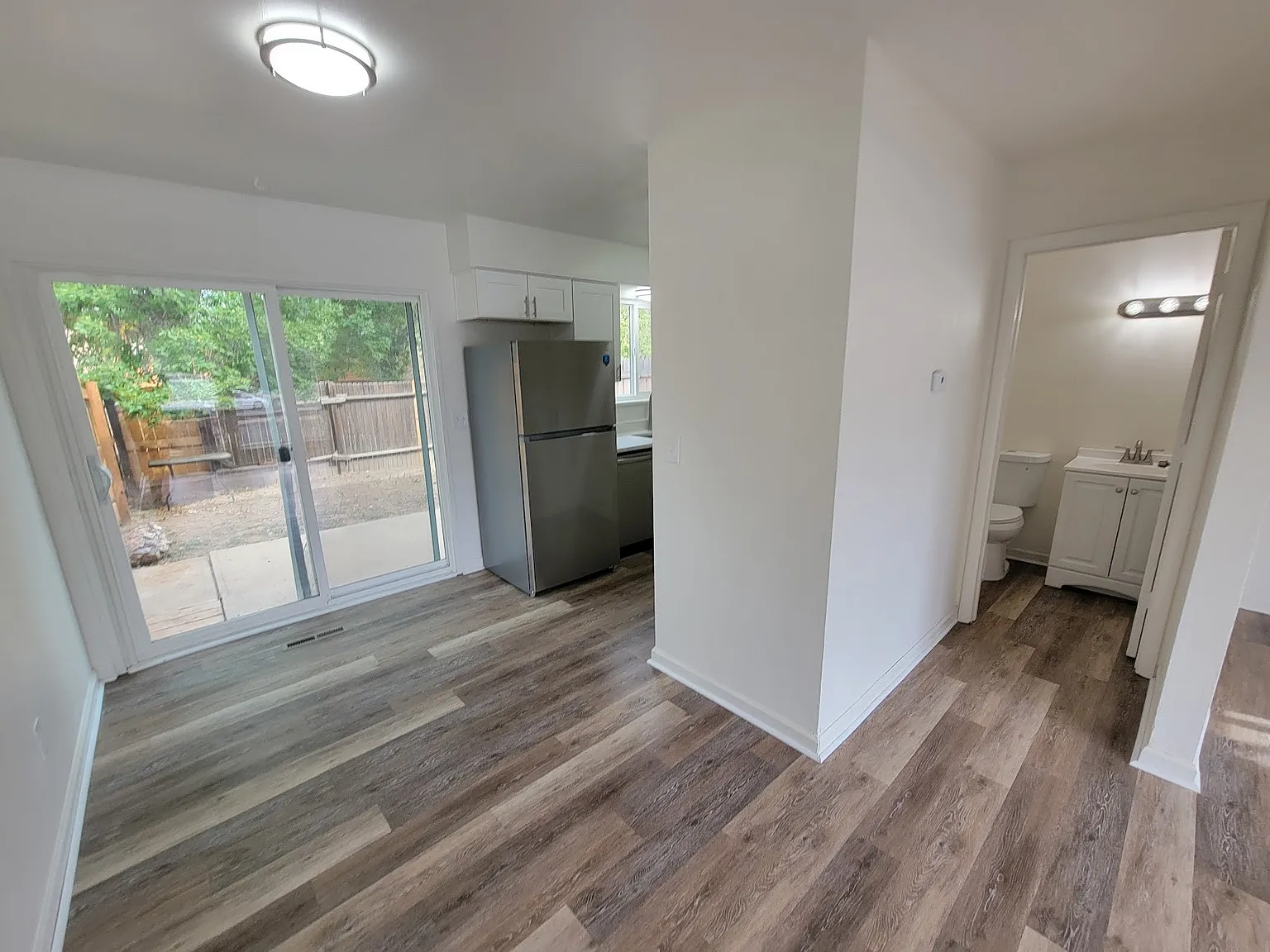 2 bed, 1.5 bath, 916 sqft, $1,650 — Photo 3
