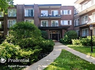 1290 N Western Ave APT 103, Lake Forest, IL 60045