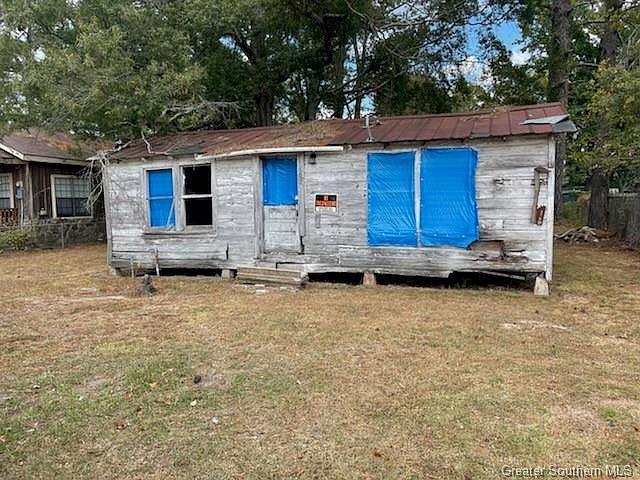 2nd image of 102 E Erwin St