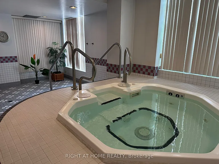 1700 Eglinton Ave E #609 — Photo 22