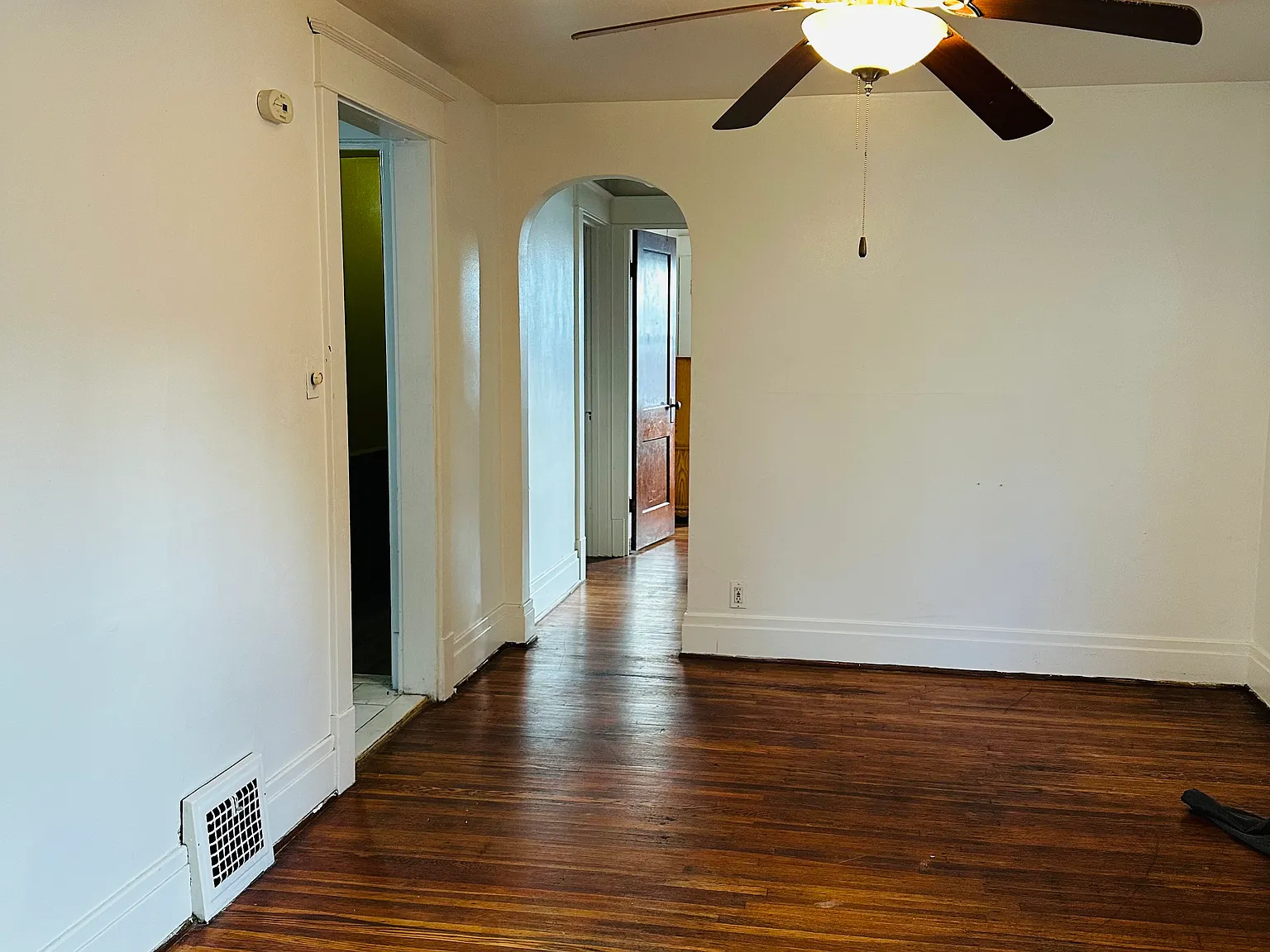 3 bed, 800 sqft, $900 — Photo 4