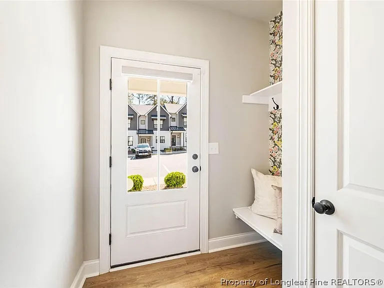 5709 Parker Pines Ct — Photo 3