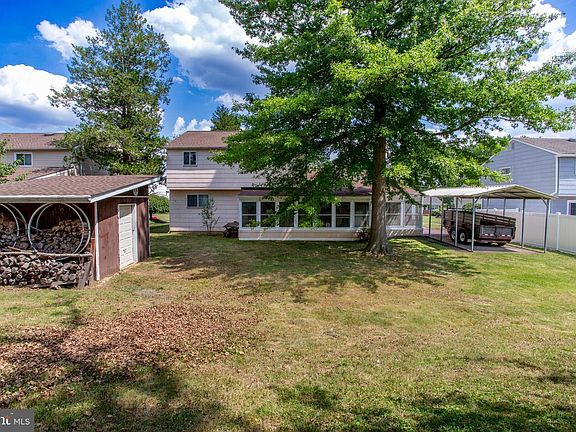 5th image of 136 Wallace Dr