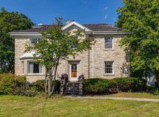 1800 W Old Mill Rd, Lake Forest, IL 60045