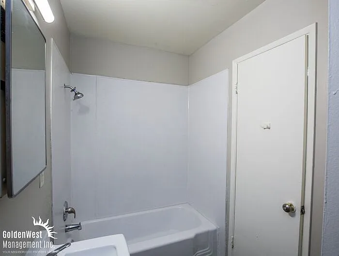 425 N Decatur Blvd #4 — Photo 8