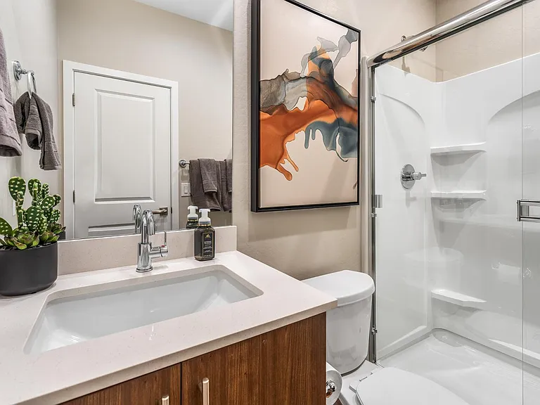 6326 S 47th Dr — Photo 6