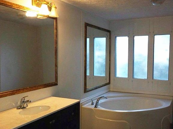 5th image of 3221 Silver Lake Ct
