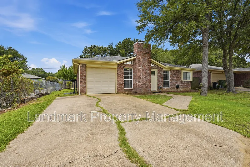3 bed, 2.0 bath, 1060 sqft, $1,750 — Photo 2