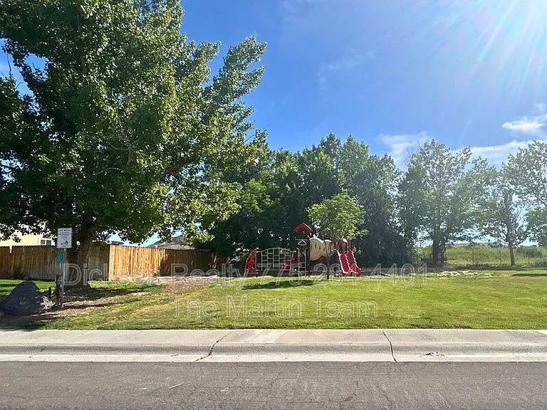 1227 Green Valley Dr — Photo 20