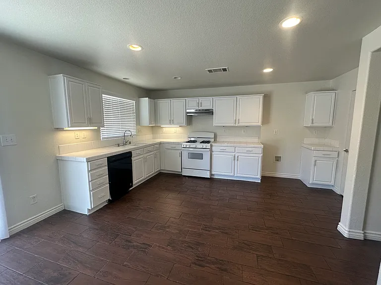 14073 Mare Ln — Photo 5