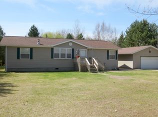 945 E Hoadley St, Kingsford, MI 49802