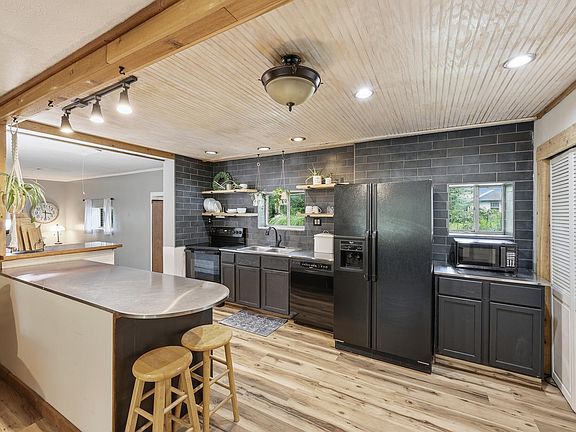 5th image of 1310 Manor Dr
