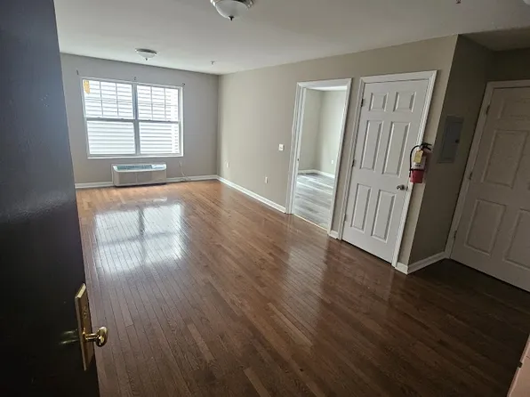 60 Park Ave, Paterson, NJ
