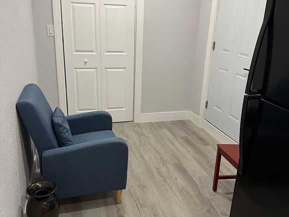 2nd image of 5092 Elwood Rd #2