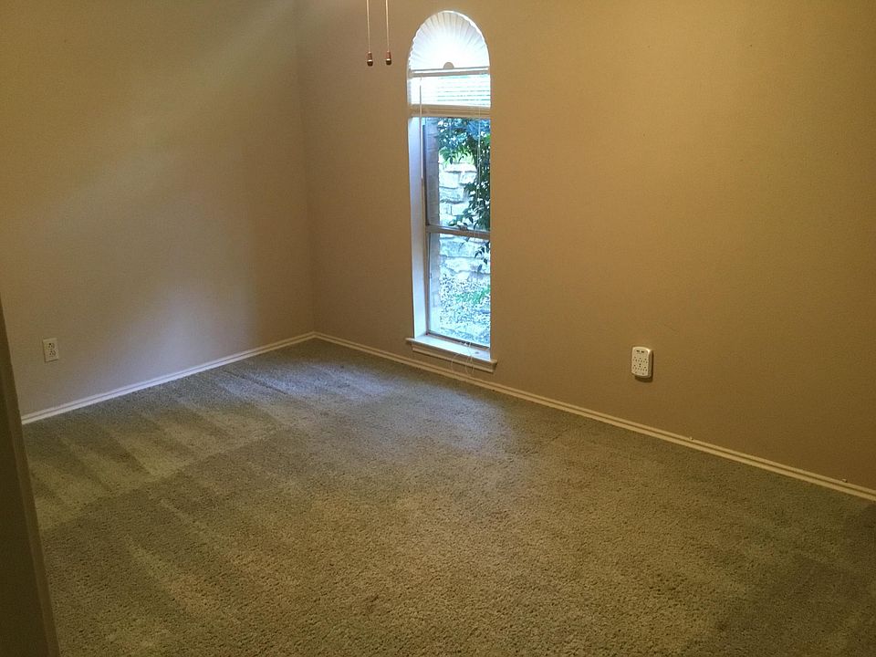 1st image of 2205 Crooked Oak Ct