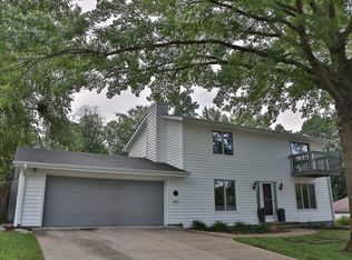 1520 Westwood Dr, Pella, IA 50219