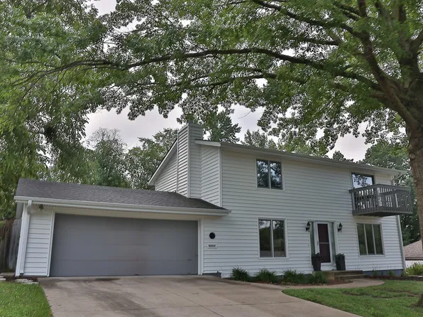 1520 Westwood Dr, Pella, IA 50219