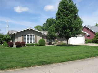 633 Ashby Dr, Charleston, IL