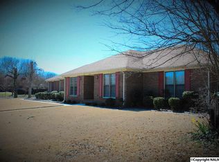 2409 Surrey Ln SE, Decatur, AL 35601