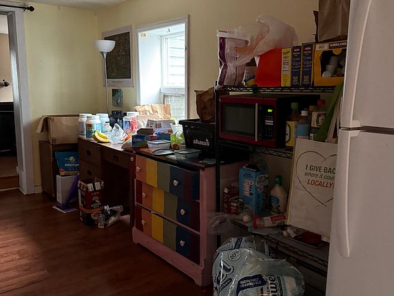 2nd image of 133 Maple St #2