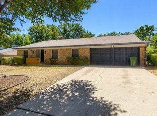 1109 W Redbud Dr, Hurst, TX 76053