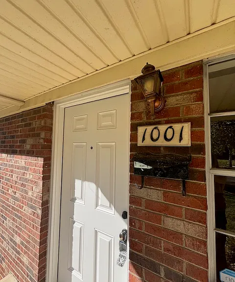 1001 Oglewood Ave NE — Photo 3