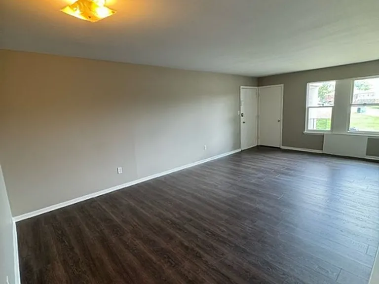6305 Nina Dr — Photo 2
