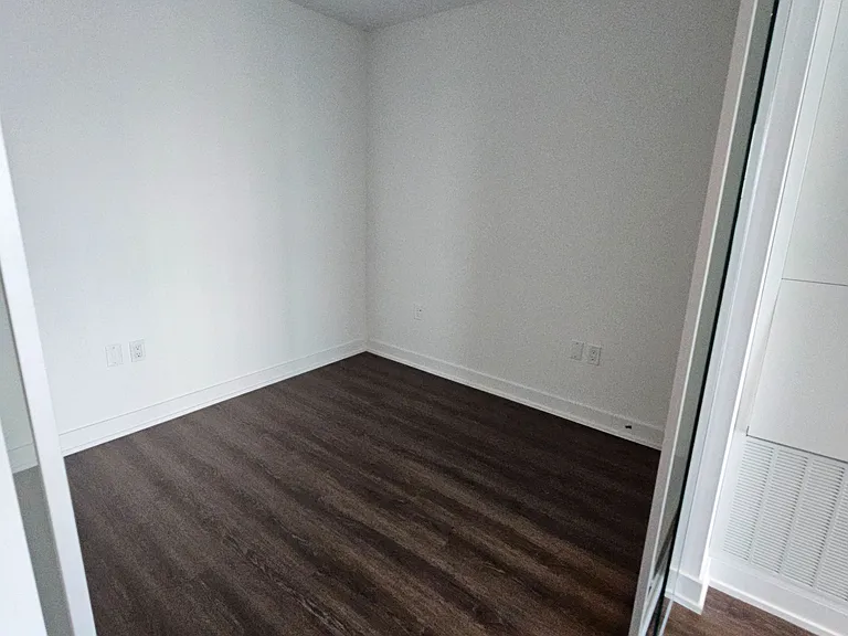 448 Burnhamthorpe Rd W #4201 — Photo 11