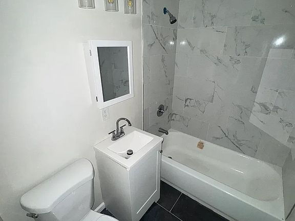 5th image of 7 Straight St APT 9