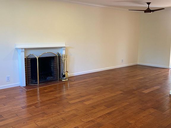 3rd image of 1725 Maddux Dr