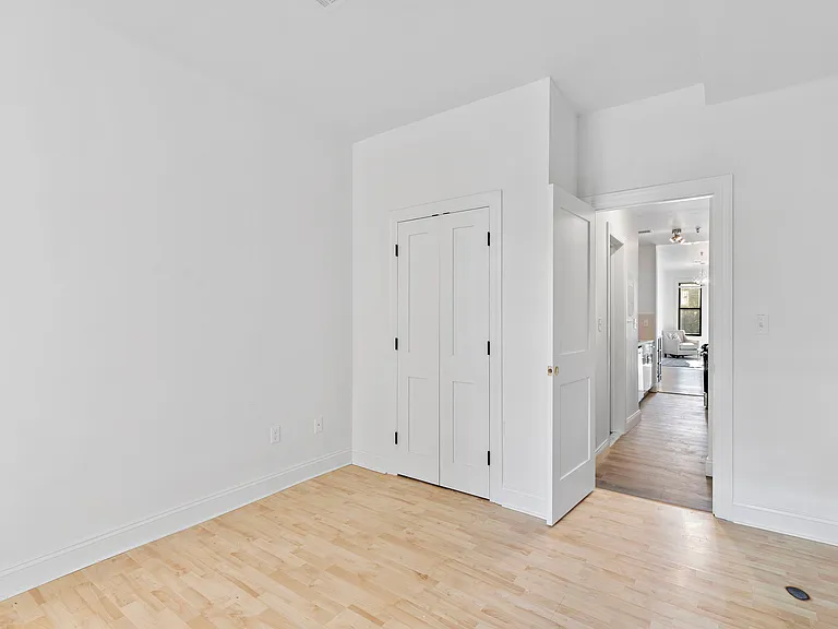 228 Montgomery St #4 — Photo 13
