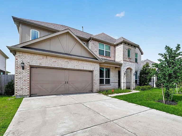 24419 Avanti Dr — Photo 1