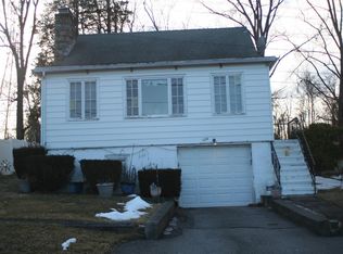 126 Topland Rd, Mahopac, NY 10541