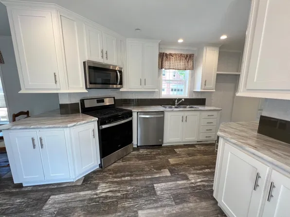 637 Western County Road, Blue Hill, ME 04614