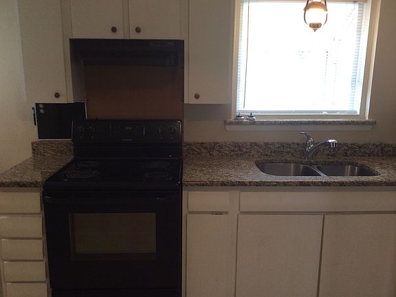 2nd image of 1201 Travis St