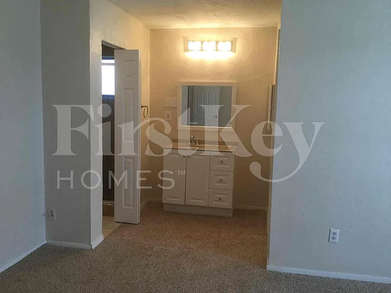 728 Southwynd St — Photo 17