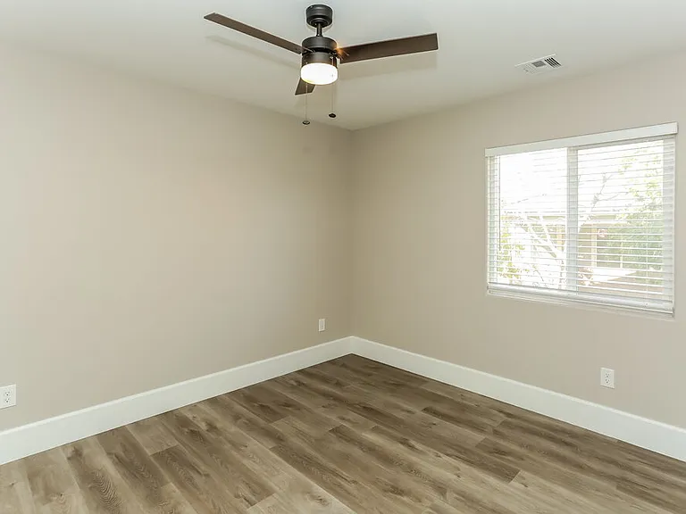 7649 Heavenly Peak St — Photo 12