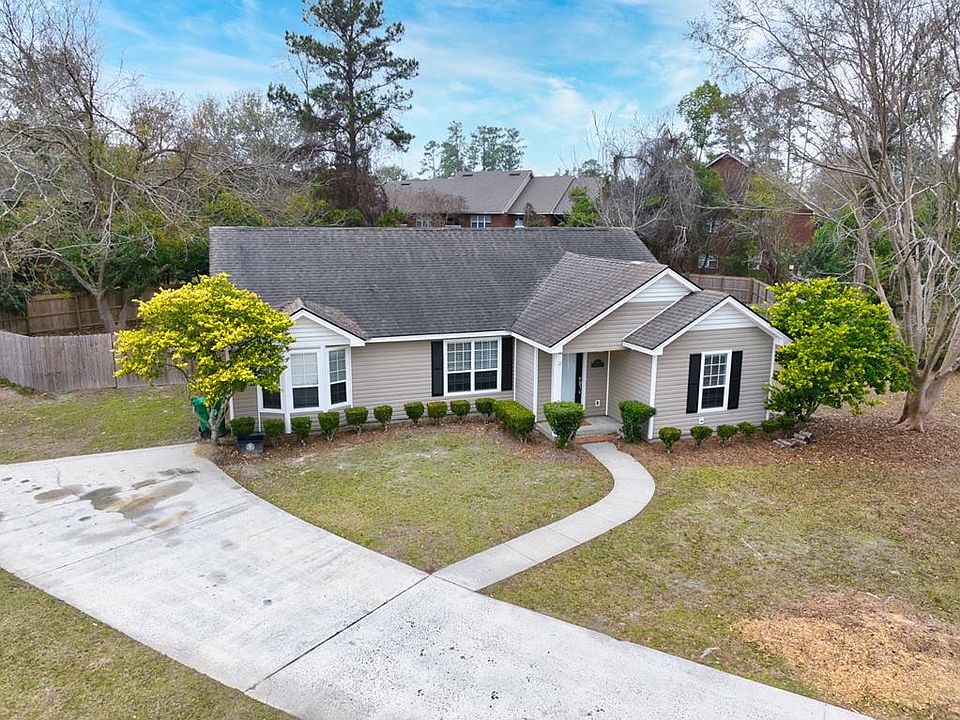 1st image of 900 Pine Cone Cir