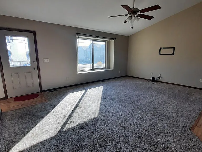136 Melano St — Photo 3