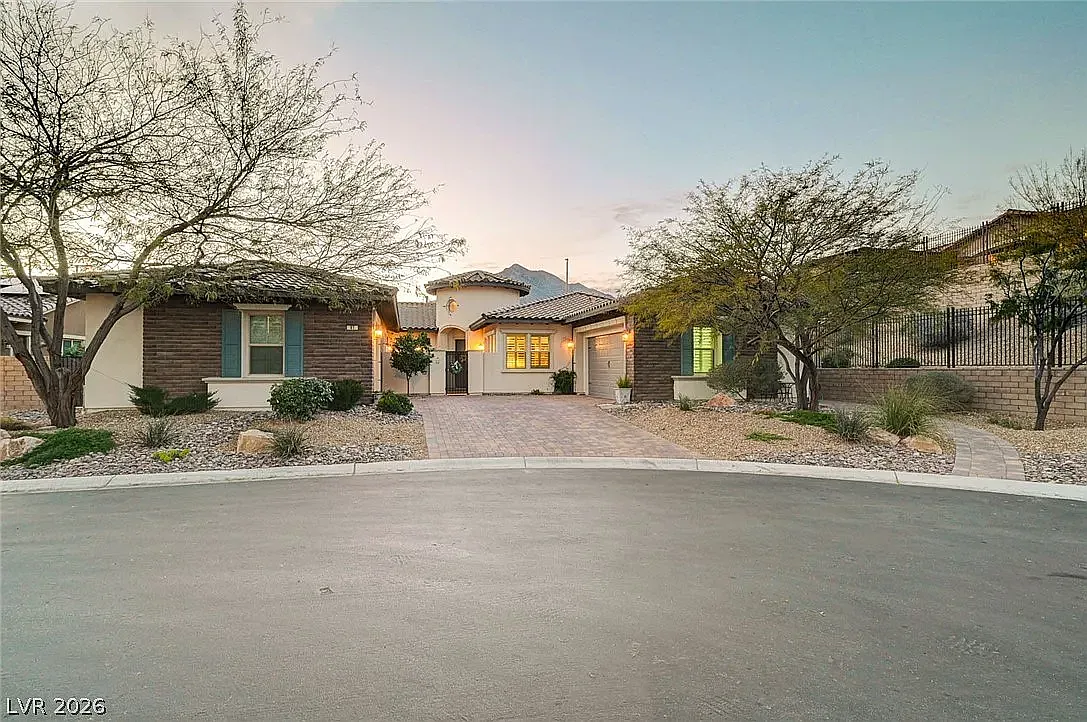 4 bed, 3842 sqft, $8,100 — Photo 1