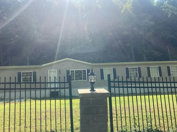 81 Mountain View Dr, Beaver, KY 41604