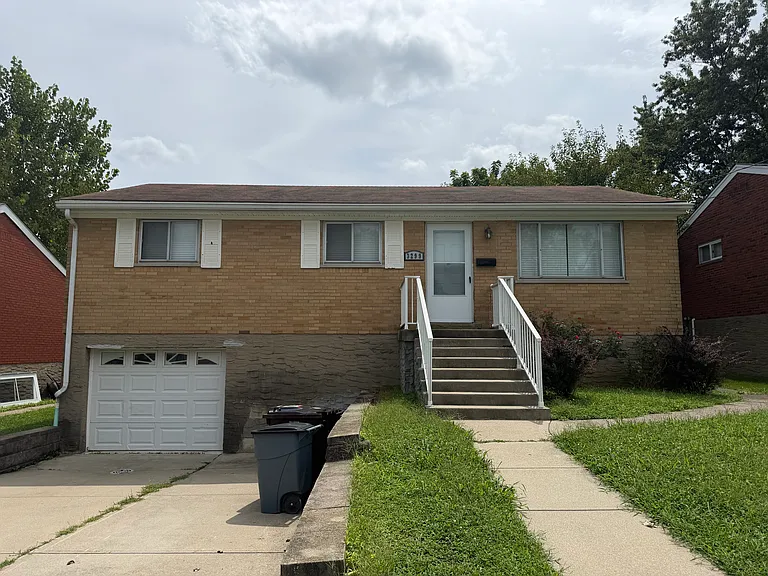 3299 March Ter — Photo 1
